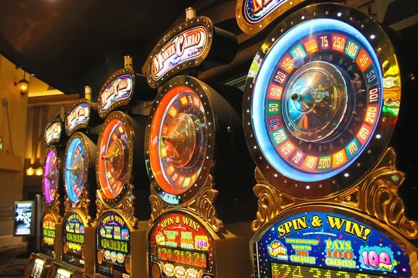 Sweet Bonanza grid gameplay showing candy symbols and multiplier zones